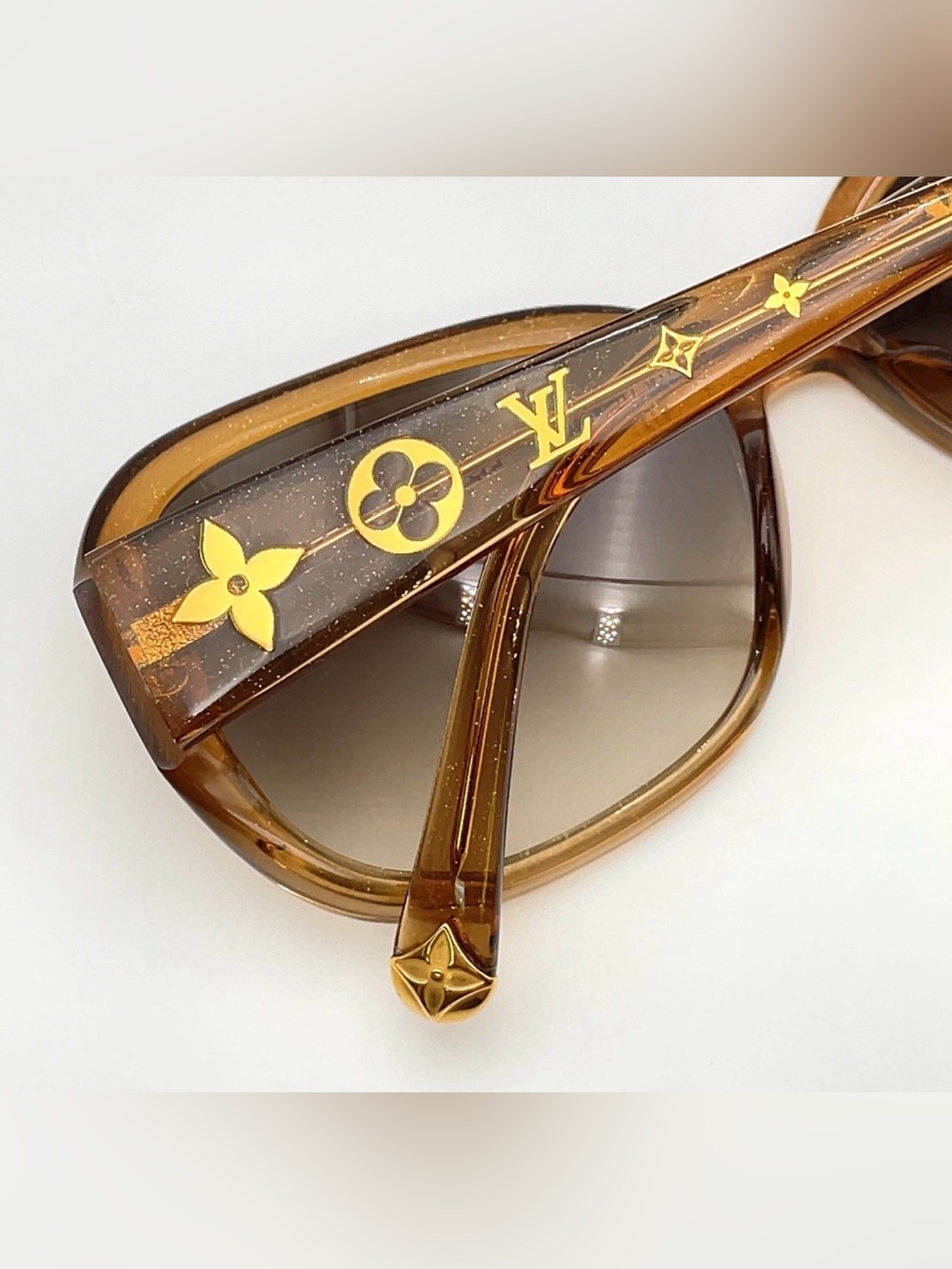 Auth LV ZO460E Obsession GM 59
15 Sunglasses Glitter Honey W/
Box - Picture 9 of 16
